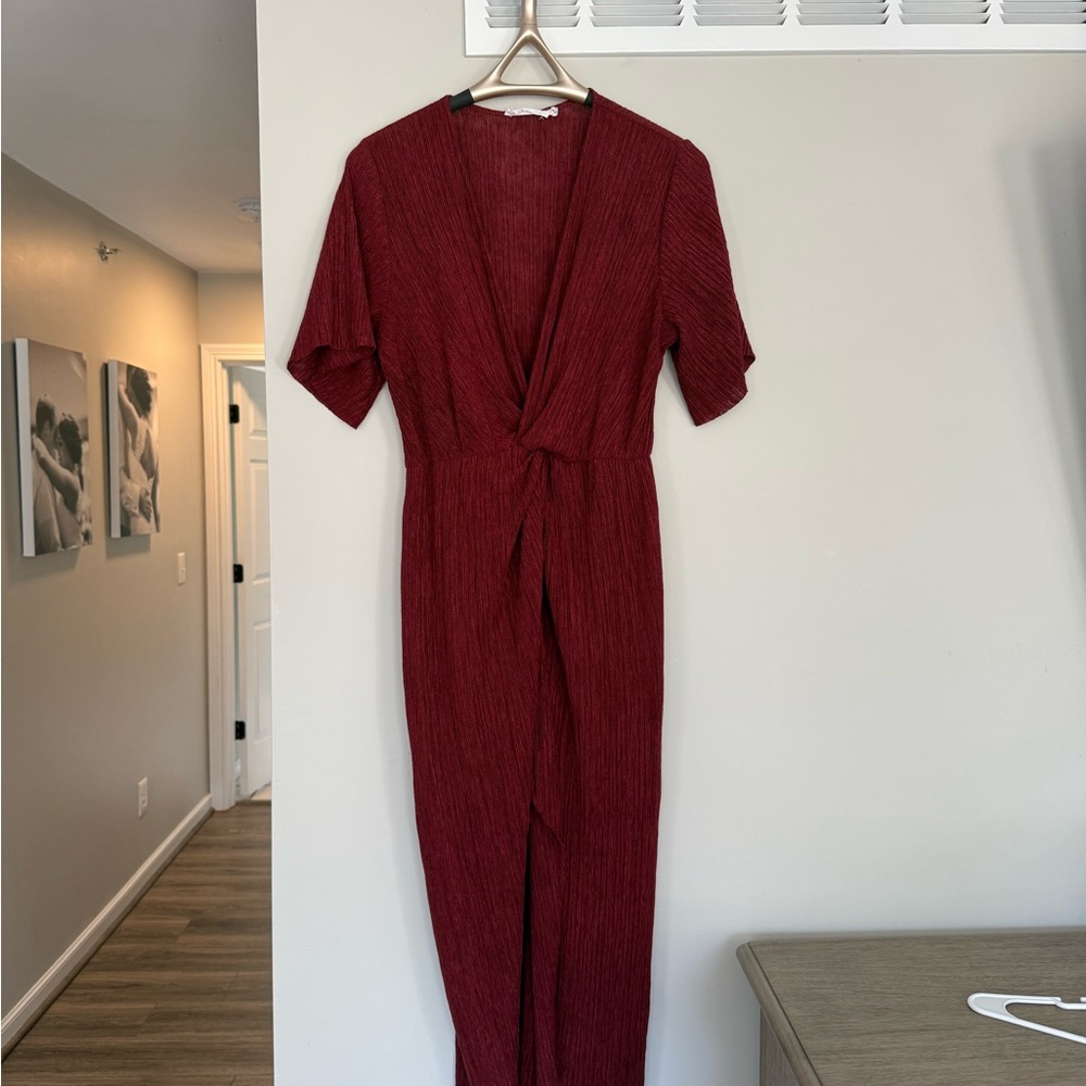 All in Favor Red dress with Elegant V-Neck and Fitted Waist